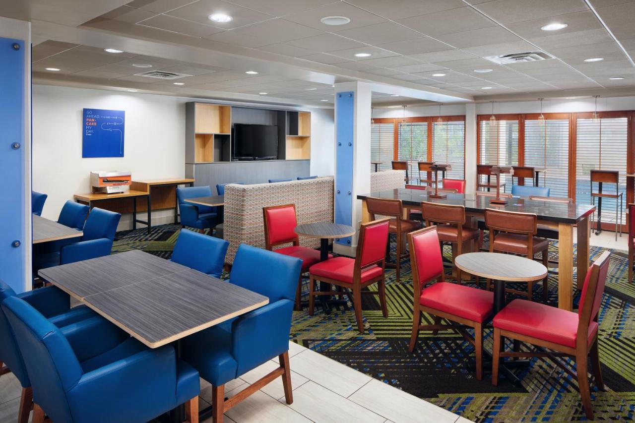 Holiday Inn Express & Suites Jacksonville South East - Medical Center Area By Ihg Exterior foto