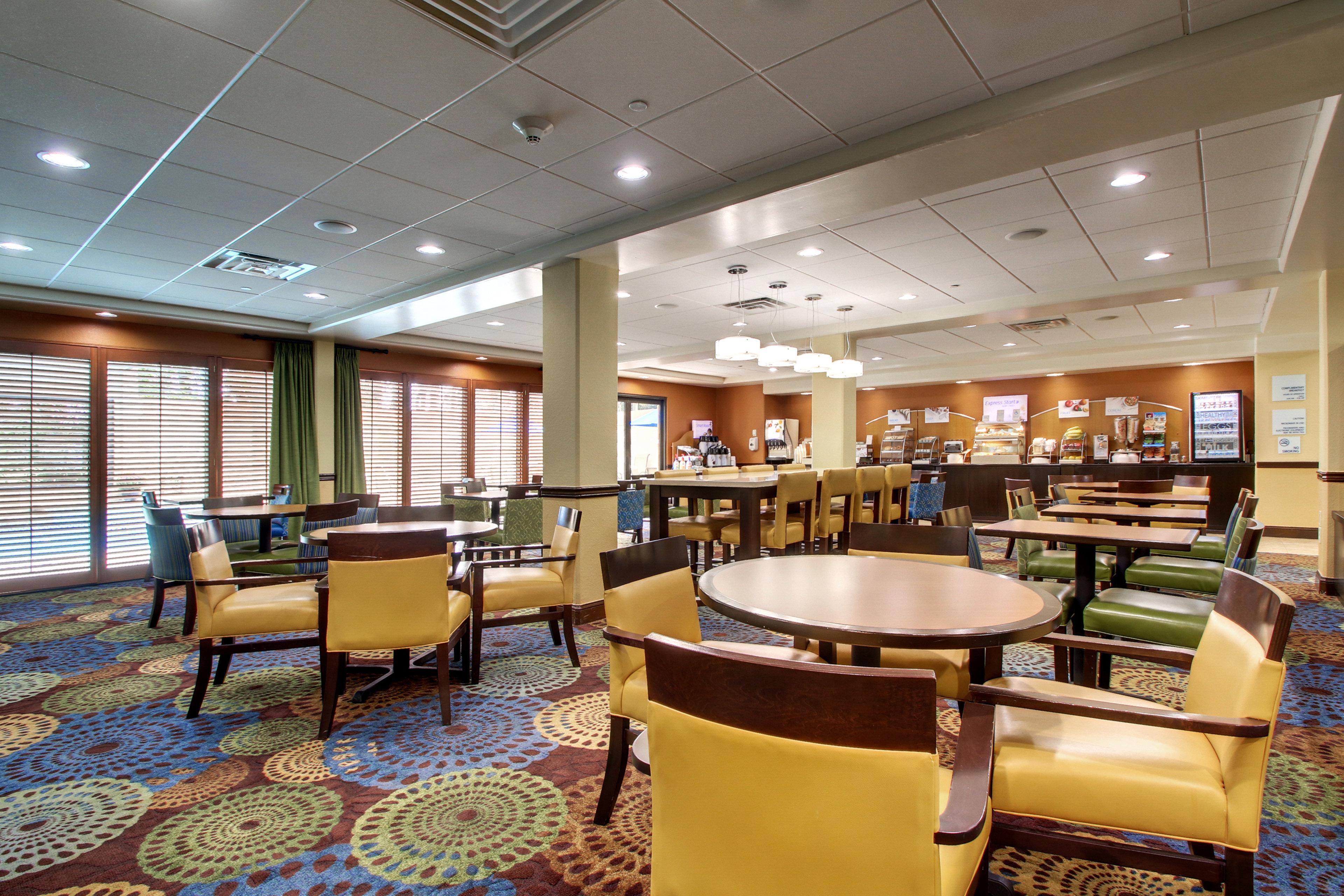 Holiday Inn Express & Suites Jacksonville South East - Medical Center Area By Ihg Exterior foto